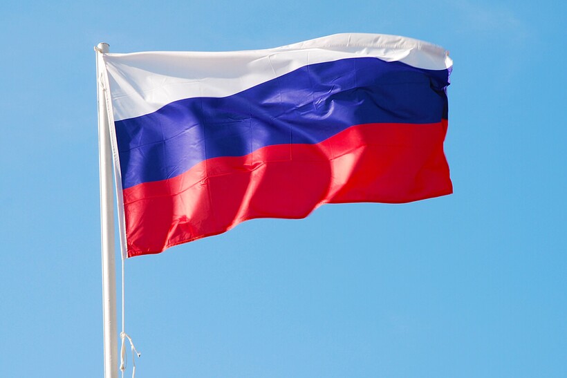 Флаг России на флагштоке