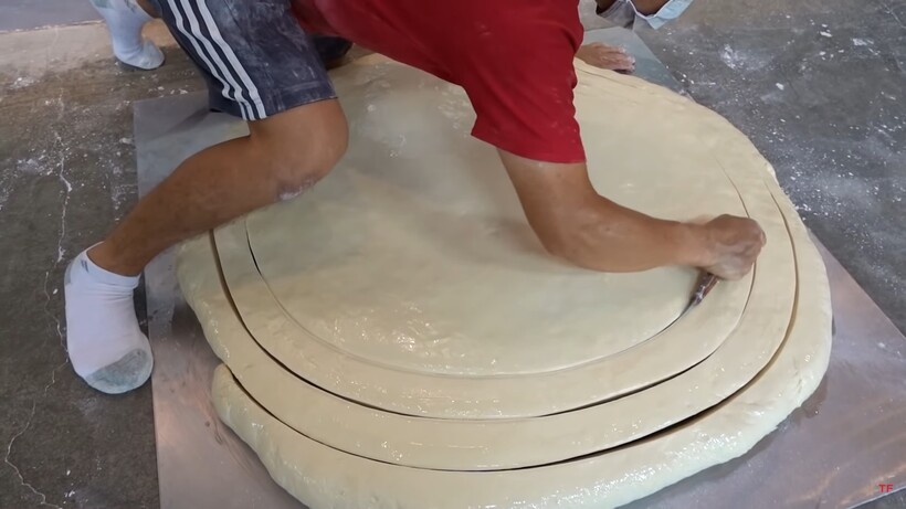 Видео: Как делают китайскую лапшу ручной работы на Тайване
