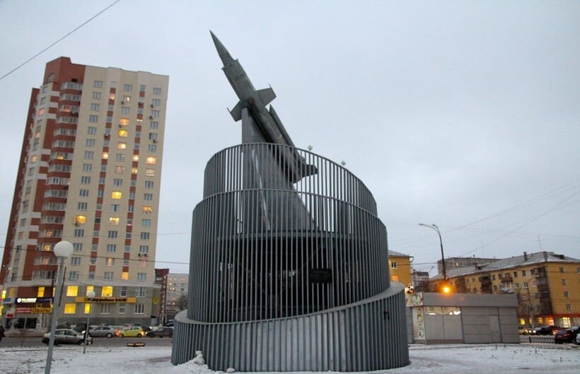 Памятник конструктору Люльеву