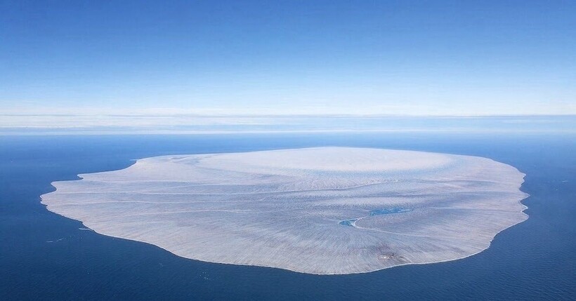 Ледяной остров в Карском море