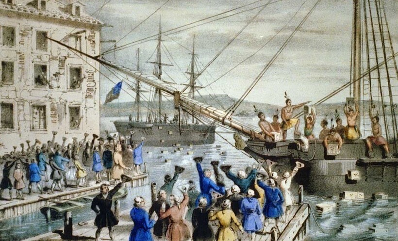 Раскрашенная гравюра «Бостонское чаепитие», 1789 год. Купер Раскрашенная гравюра «Бостонское чаепитие», 1789 год. Купер