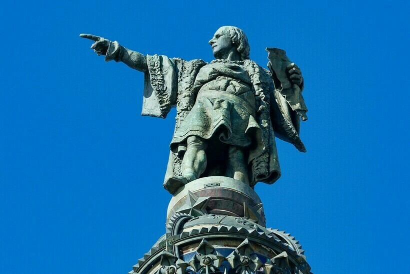 Статуя Колумба, выполненная скульптором Р. Аче. 