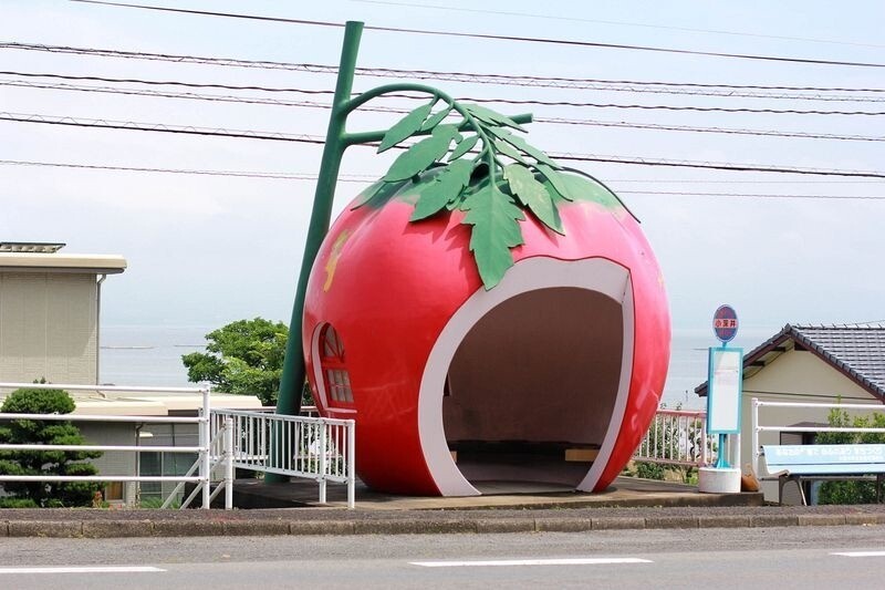 10 потрясающих автобусных остановок из Японии, которые выглядят как фрукты и овощи