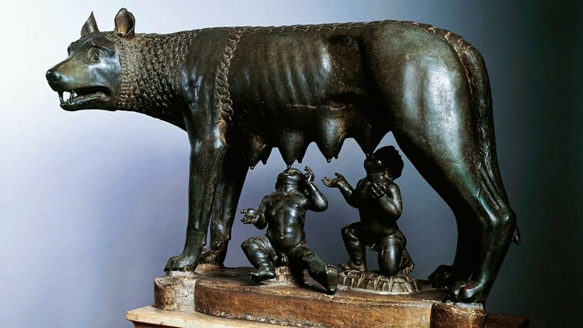 Статуя волчицы, вскормившей Ромула и Рема