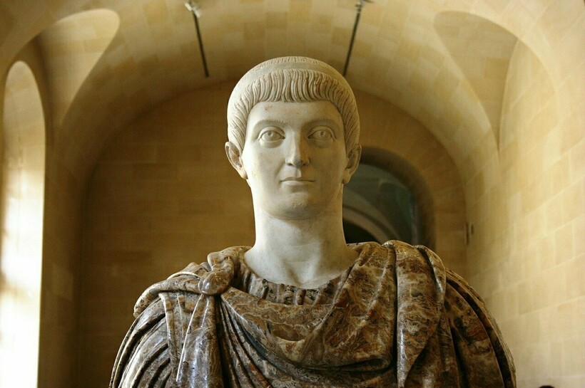 Статуя императора Константина
