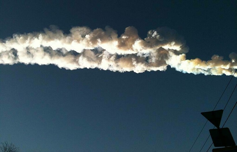 След в небе от полёта Челябинского метеорита