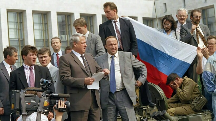 Борис Ельцин во время Августовского путча