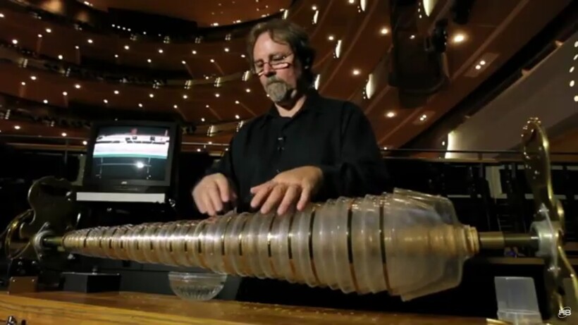 Видео: 10 самых необычных музыкальных инструментов мира