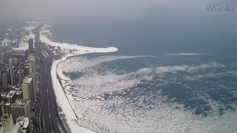 Видео: Как озеро Мичиган освобождается ото льда после зимы