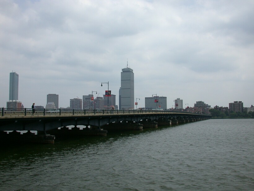 Гарвардский мост по направлению к Бостону