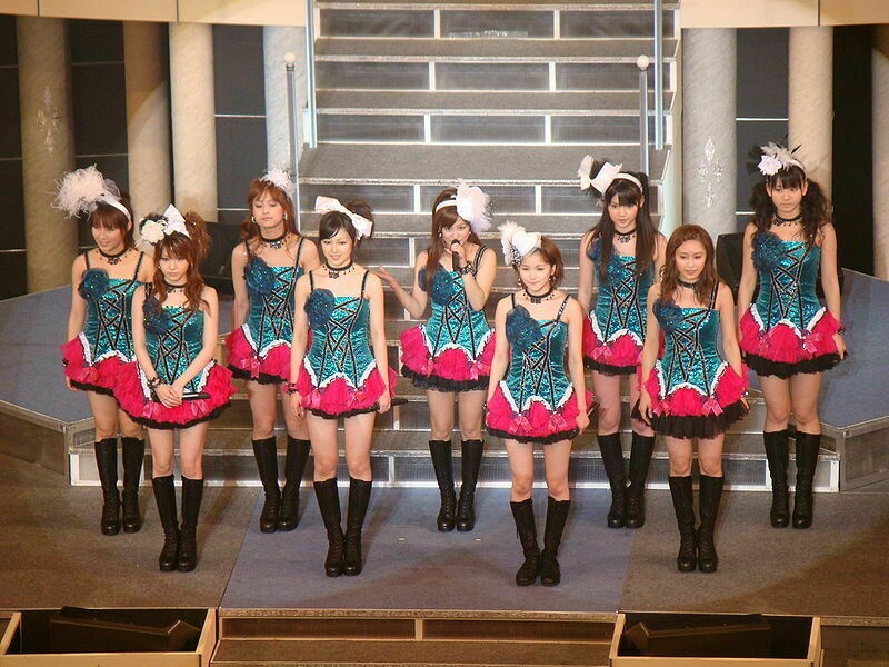 Группа Morning Musume — один из самых успешных музыкальных коллективов Японии Группа Morning Musume — один из самых успешных музыкальных коллективов Японии