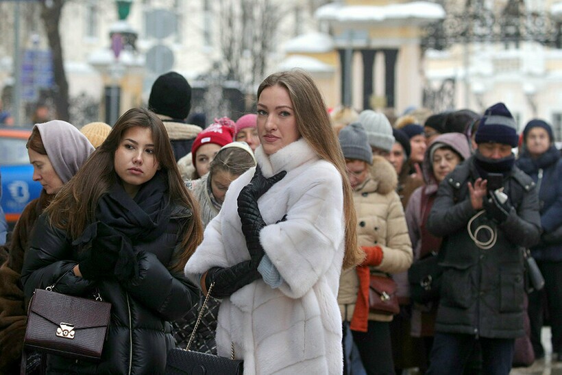 Русские девушки всегда при параде, даже зимой