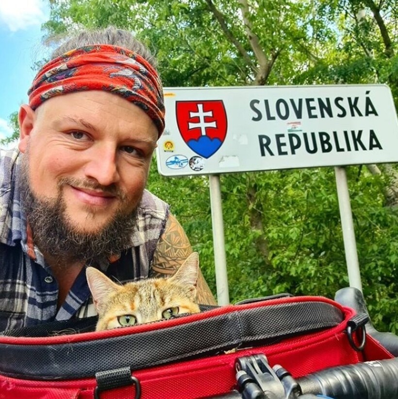 Блог - Когда кошка путешествует больше: на ее счету уже 14 стран, и это не предел Когда кошка путешествует больше: на ее счету уже 14 стран, и это не предел