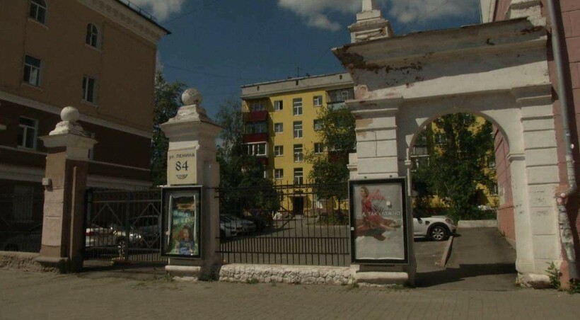 Так выглядел дом до внедрения нового регламента. Из-за яркости его прозвали «золотым зубом» Так выглядел дом до внедрения нового регламента. Из-за яркости его прозвали «золотым зубом»