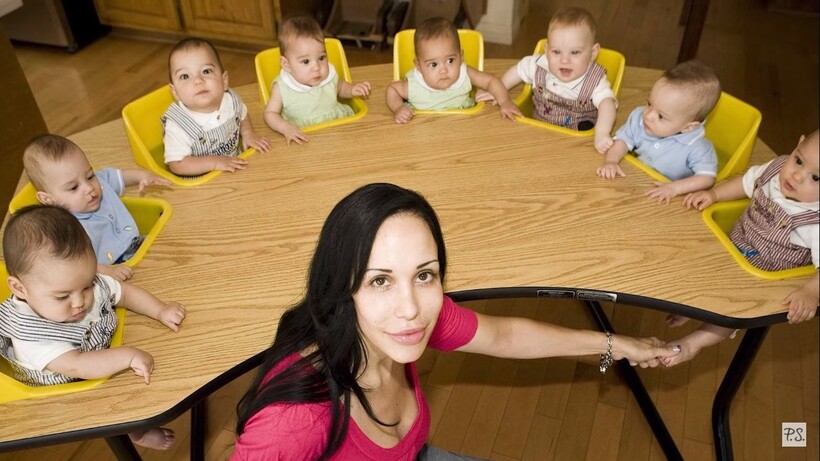 Видео: У девушки родилось сразу 8 близнецов — как сложилась их жизнь, спустя 12 лет