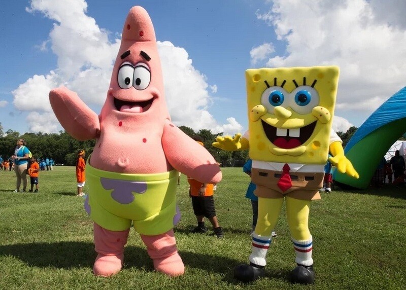 Спанч Боб и Патрик на детском мероприятии. Фото: Tasos Katopodis/Getty Images для Nickelodeon Спанч Боб и Патрик на детском мероприятии. Фото: Tasos Katopodis/Getty Images для Nickelodeon