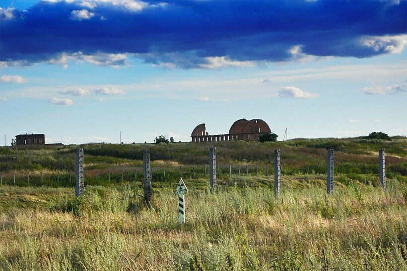 Остатки ограждений возле села Муслюмово. Фото: wikipedia.com Остатки ограждений возле села Муслюмово. Фото: wikipedia.com