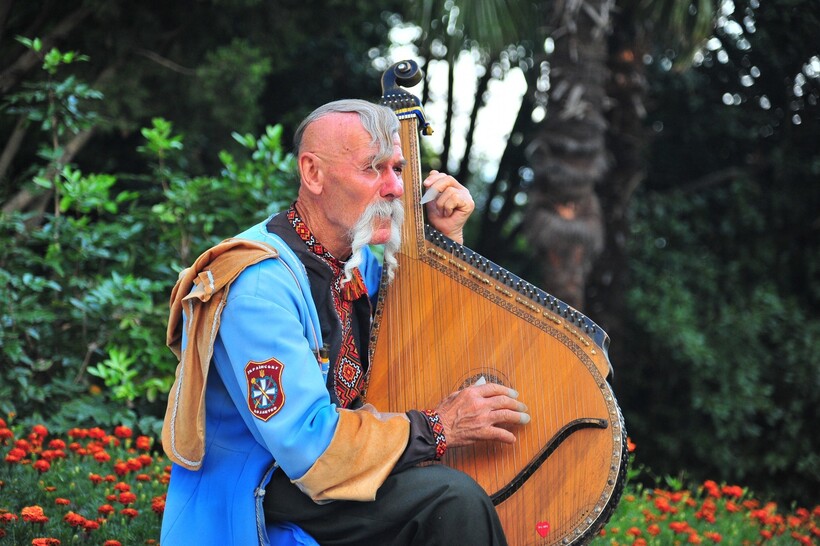 Вина, беримбау, кротта и еще 37 музыкальных народных инструментов из разных стран