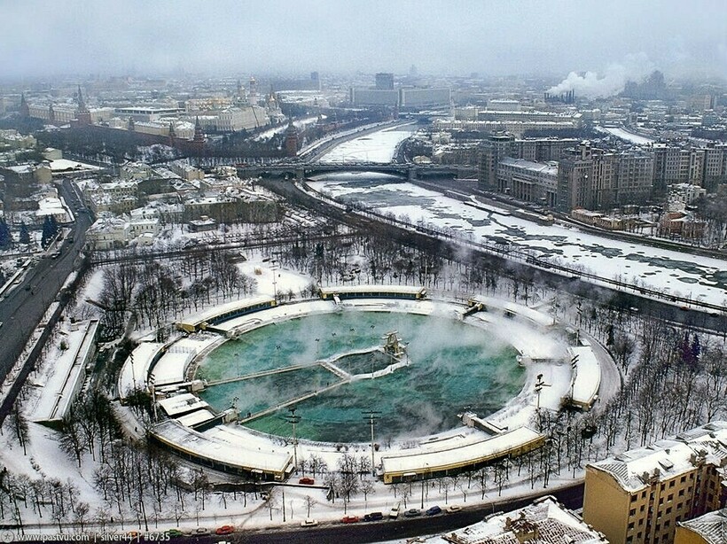 Открытый бассейн зимой. Фото: webpulse.imgsmail.ru
