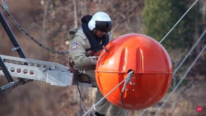 Видео: Зачем на высоковольтные провода вешают красные и белые шары