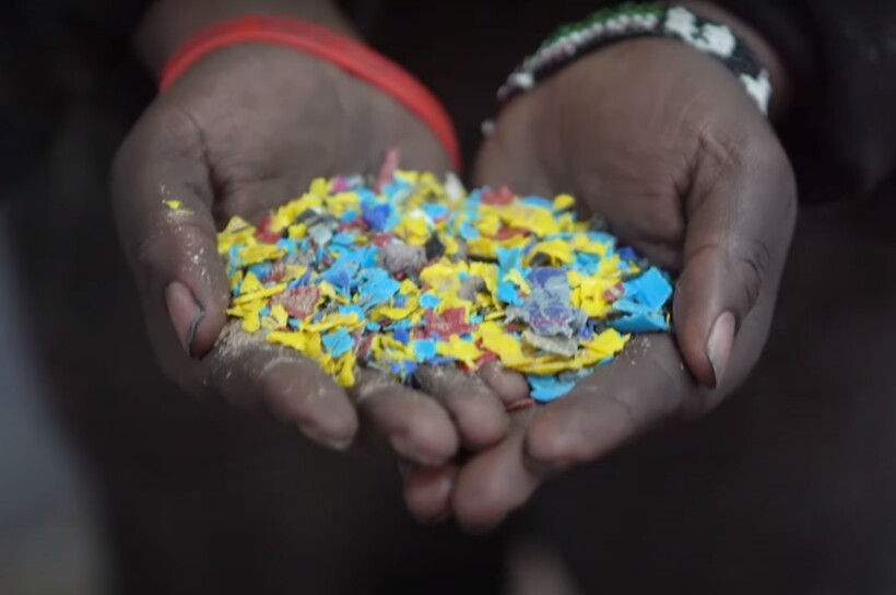 Видео: Как молодая изобретательница делает суперпрочные кирпичи из мусора
