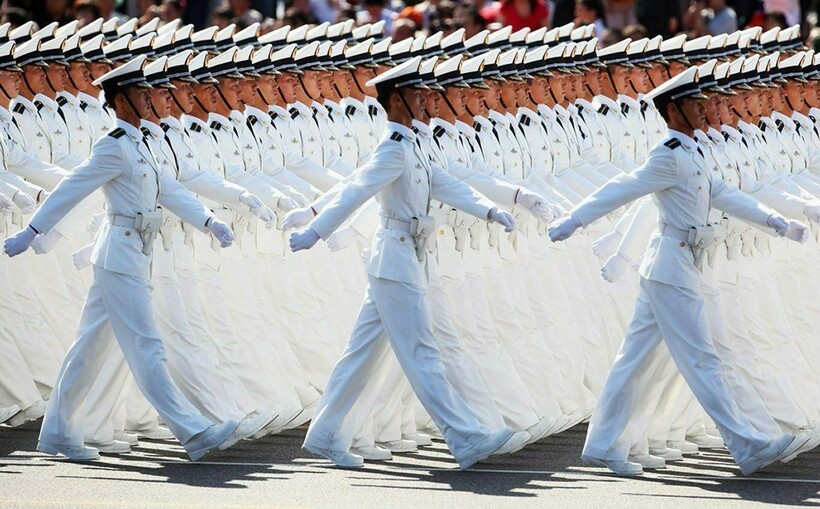 Строгие русские и задорные итальянцы: как военные 4 стран маршируют на парадах