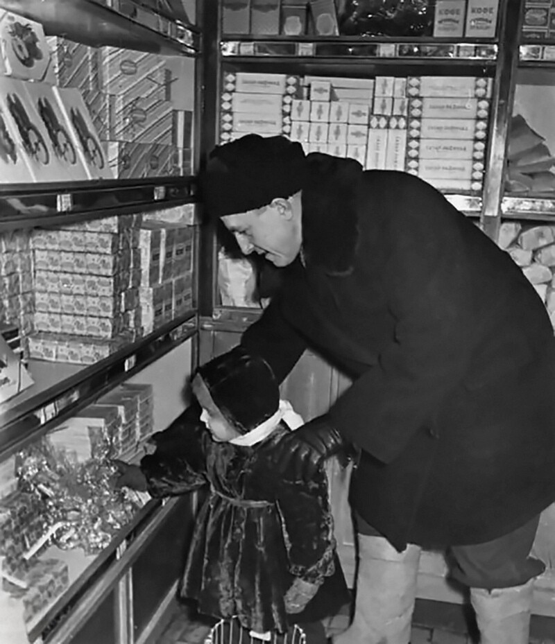 От сельпо до ГУМа: 17 фото о том, как выглядели магазины в СССР