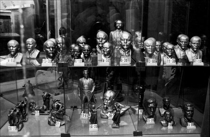 От сельпо до ГУМа: 17 фото о том, как выглядели магазины в СССР