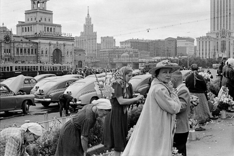 Блог - 14 работ Картье-Брессона, которого считают основателем стрит-фотографии 14 работ Картье-Брессона, которого считают основателем стрит-фотографии