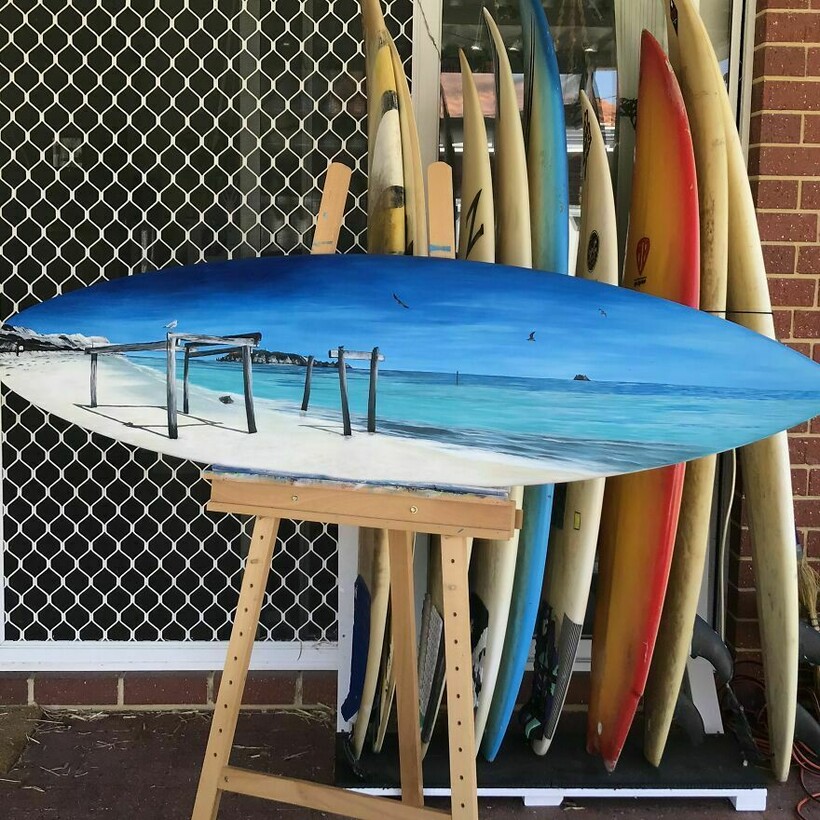 15 потрясающих досок для серфинга, которые художница превратила в картины
