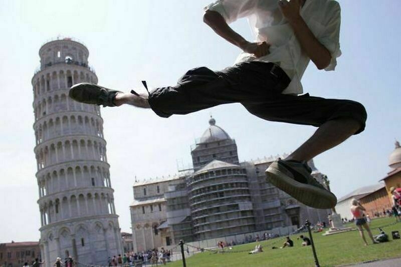 ​ 12 фото о том, что у Пизанской башни никогда не бывает скучно