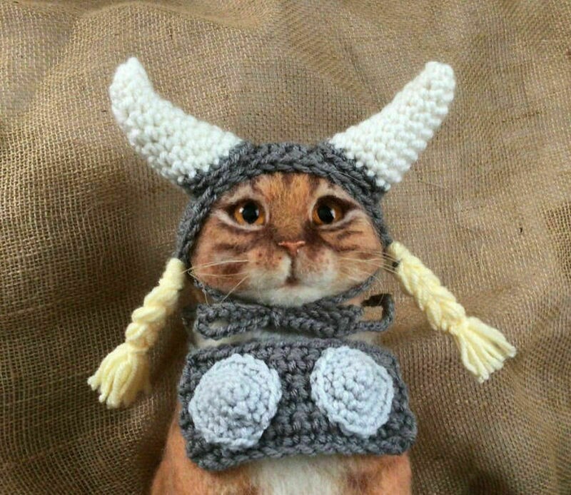 14 смешных шляп для кошек, которые вяжет одна рукодельница