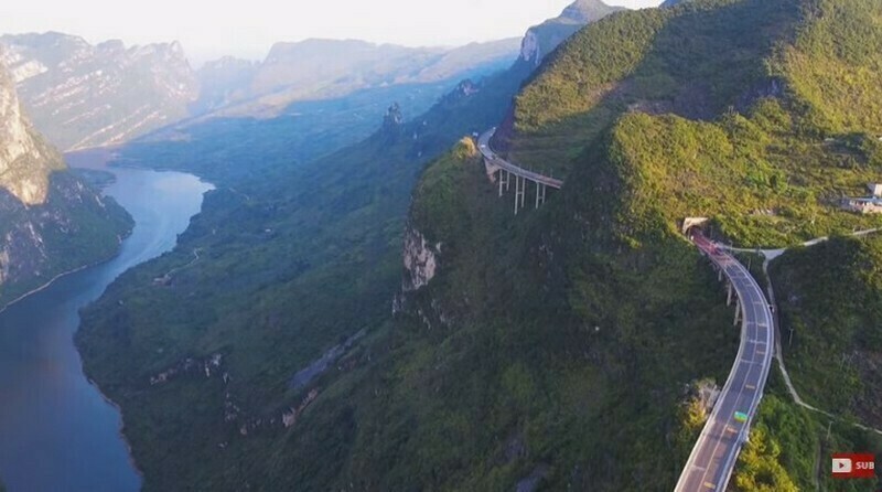 Видео: Китай с высоты или как выглядит самая впечатляющая дорога Поднебесной