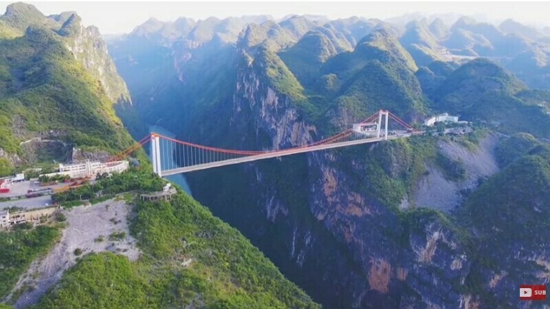 Видео: Китай с высоты или как выглядит самая впечатляющая дорога Поднебесной