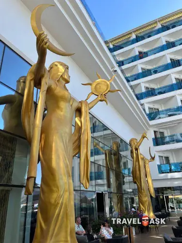 Azura Deluxe Resort & Spa