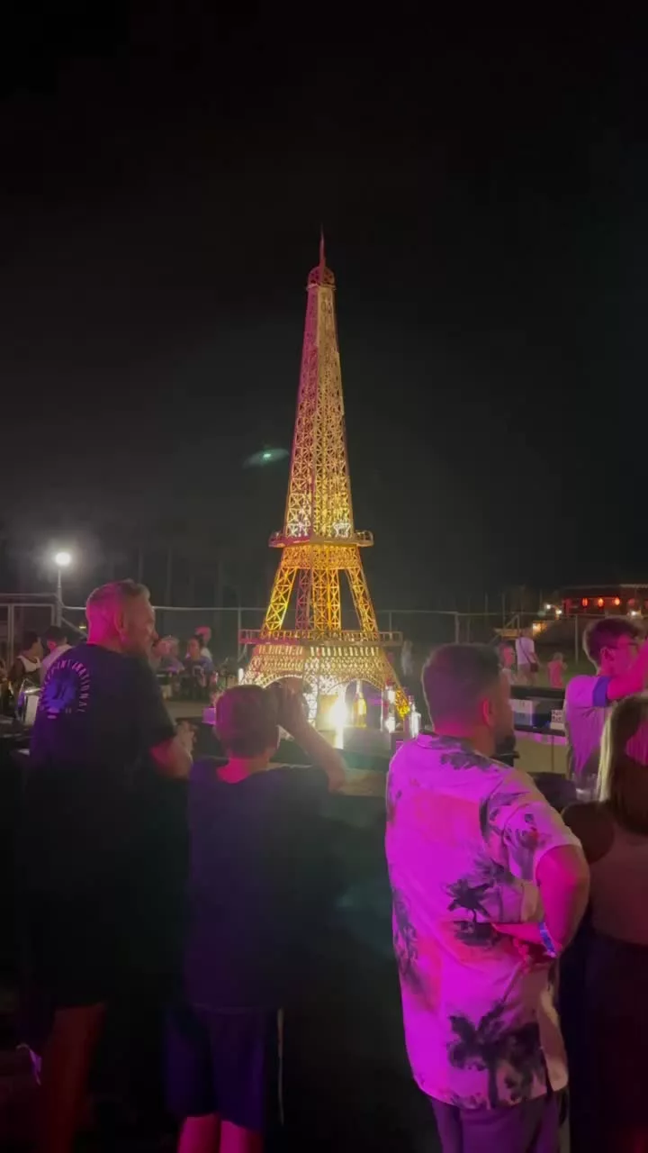 Kamelya Collection Aishen Club