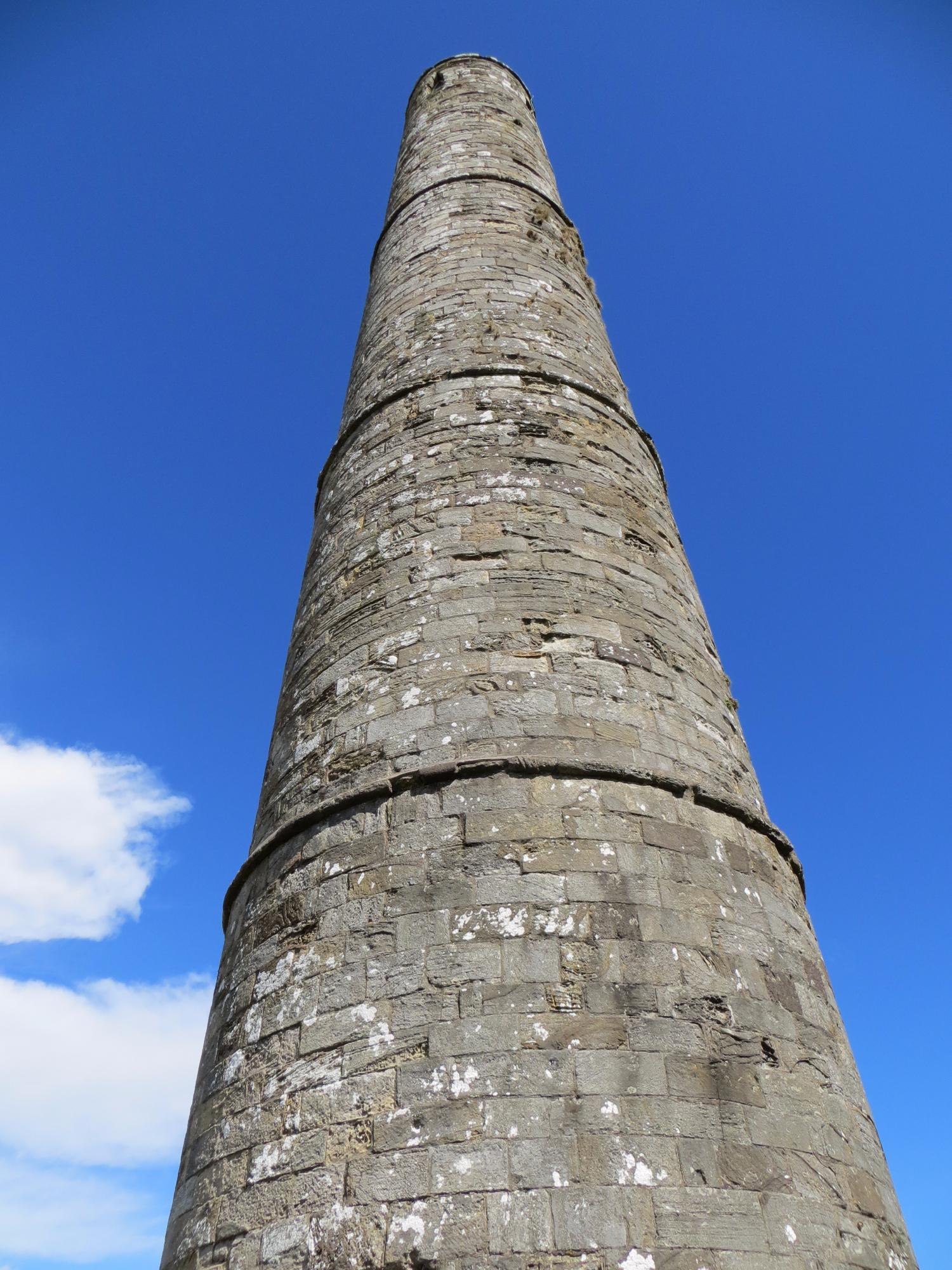 Round tower. Круглые башни Ирландии. Башня с круглой вершиной. Страшные круглые башни. Antrim Round Tower.