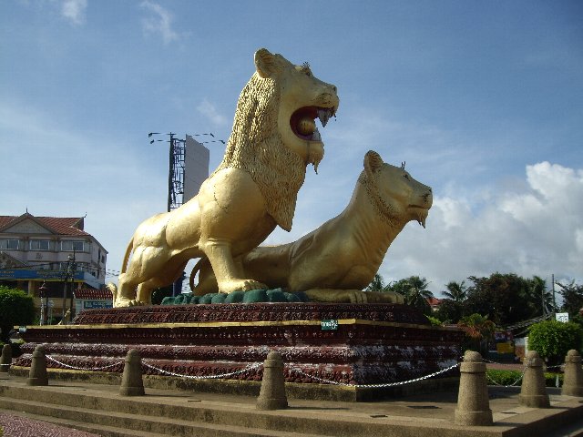 Скульптура Золотые львы