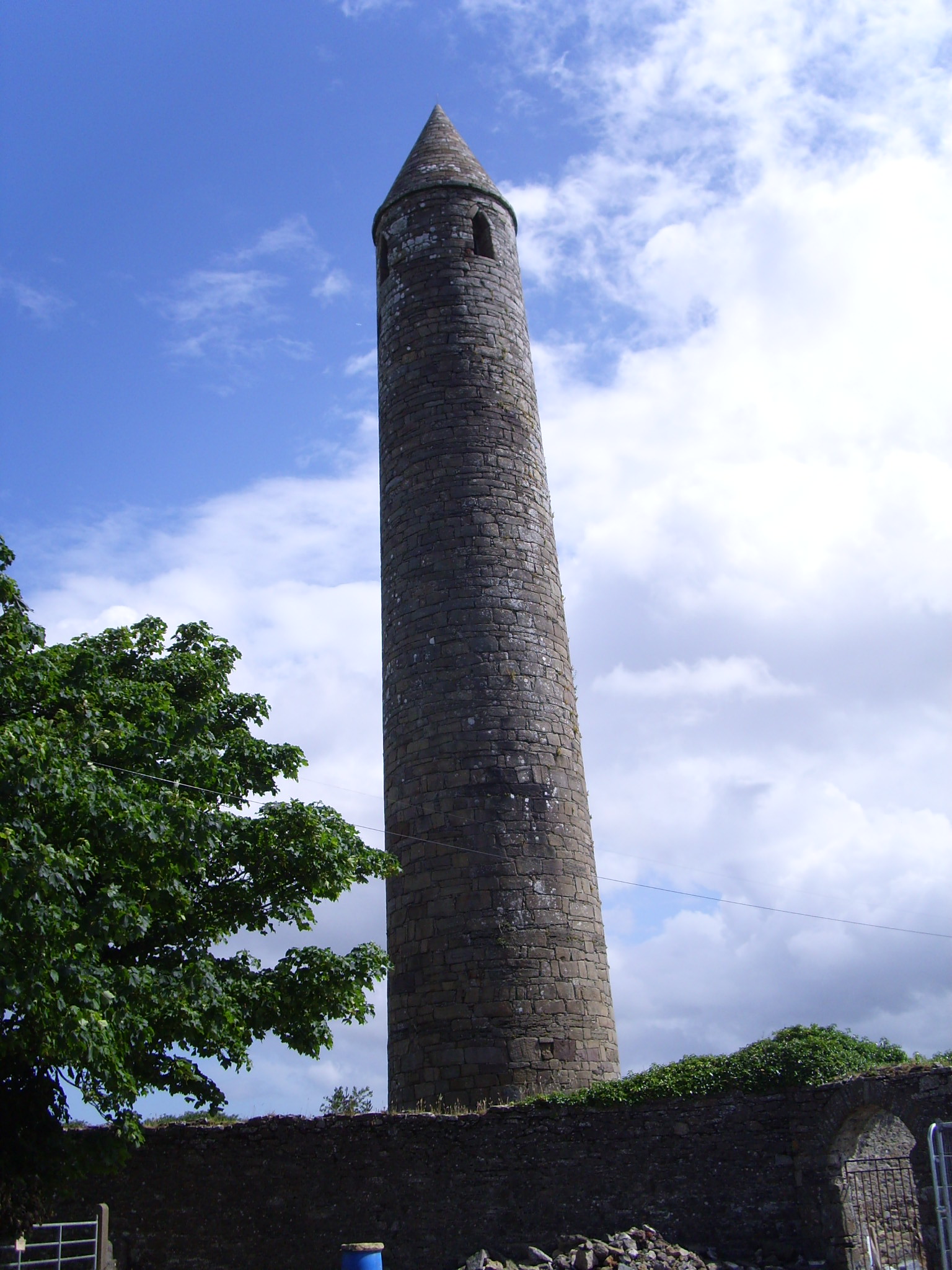 Round tower. Круглые башни джерси. Antrim Round Tower. Kells Round Tower.
