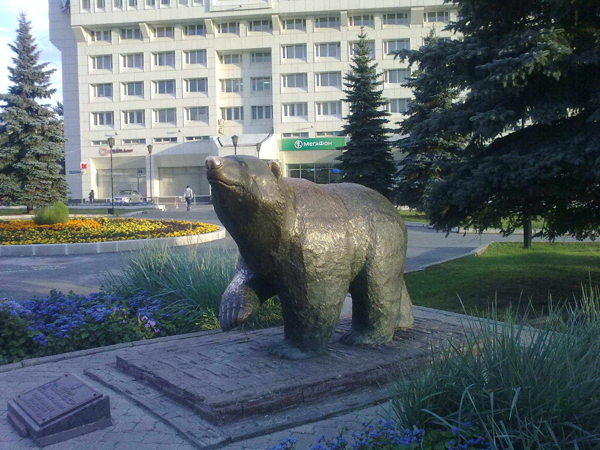 Скульптура «Легенда о пермском медведе» («Идущий медведь»)