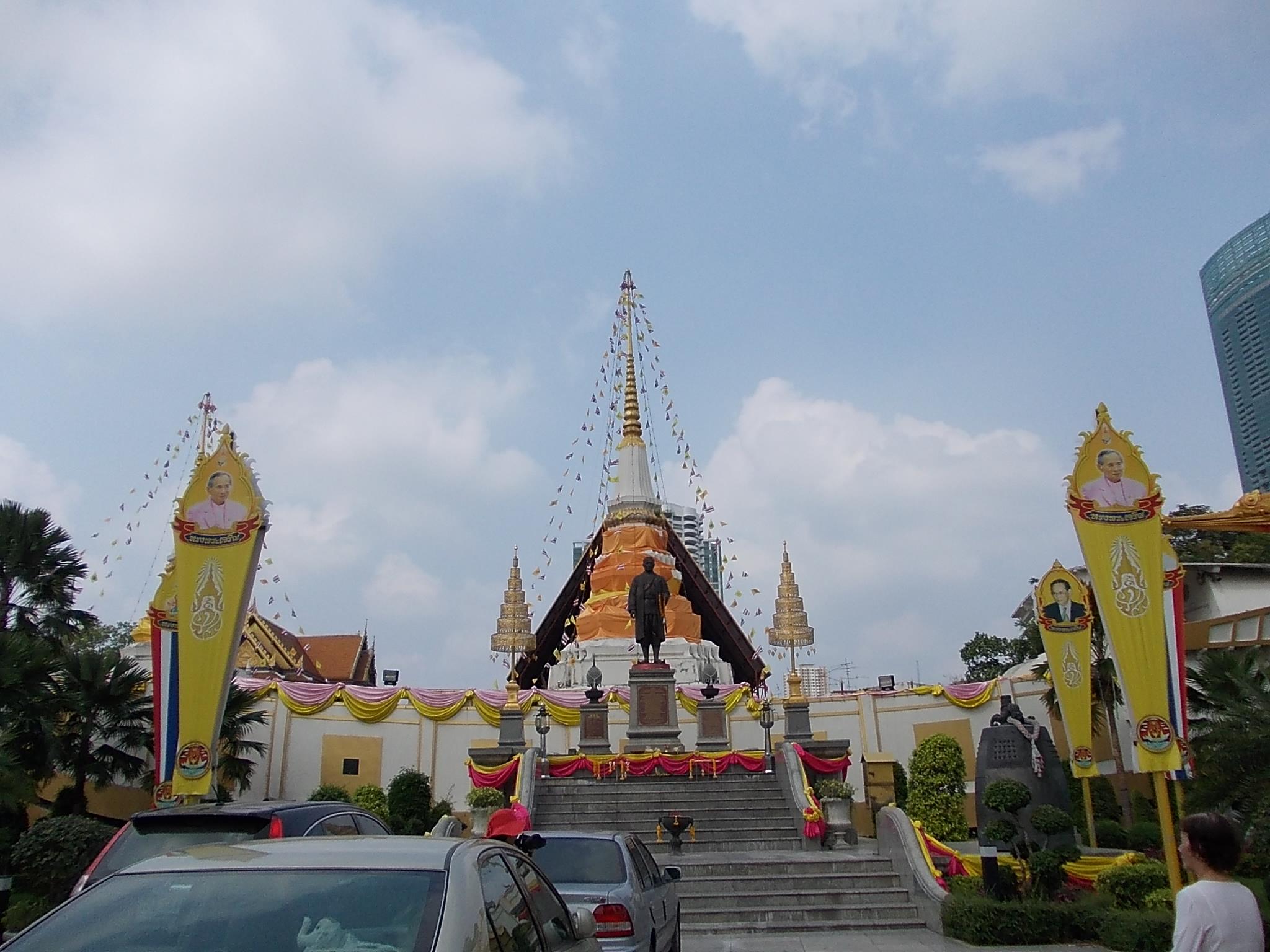 Ответ бангкок. Wat Yannawa. Яннава Бангкок. Лодочный храм ват Яннава.