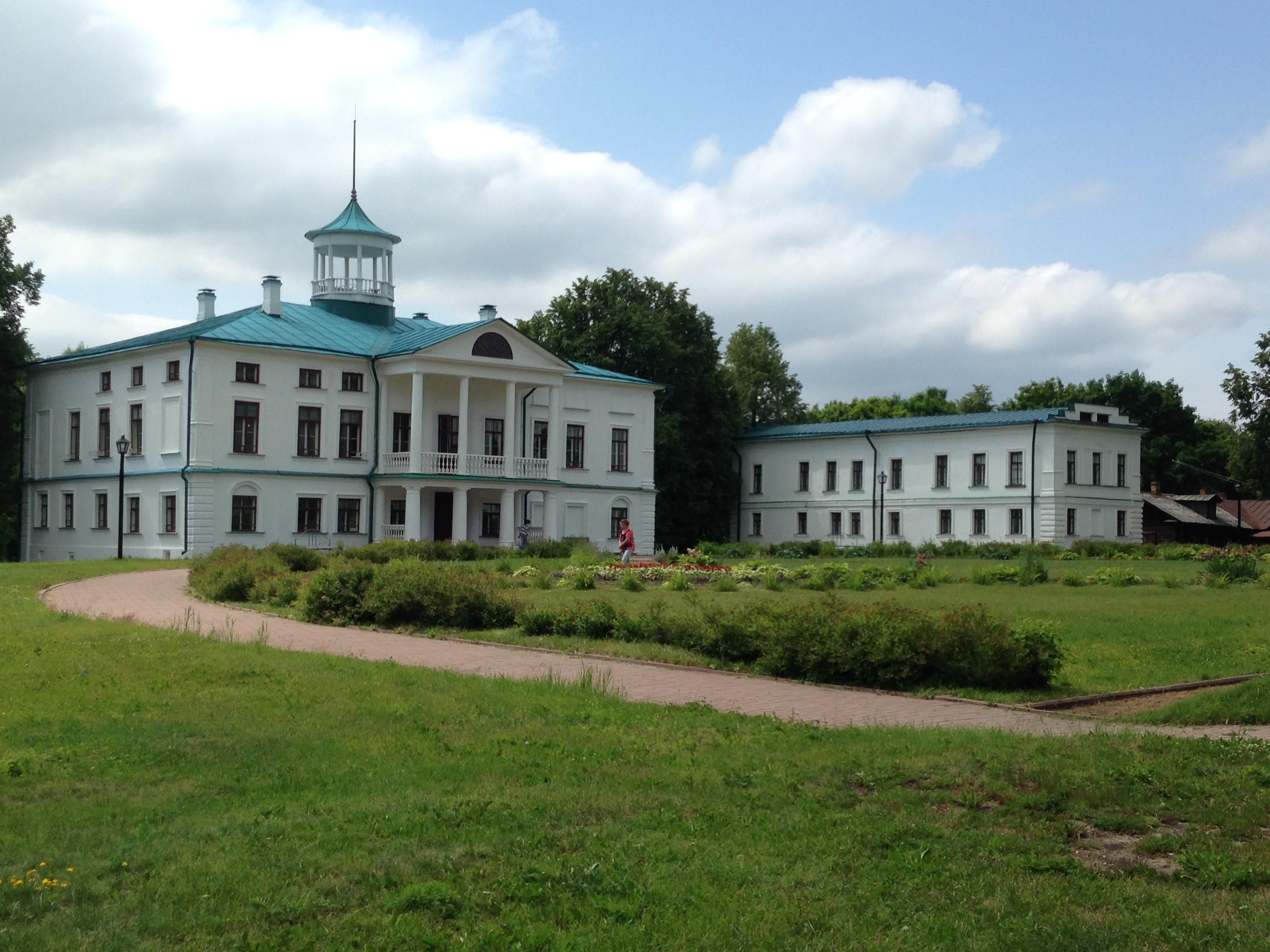 Усадьба карабиха. Усадьба карабиха ярославль зима. Карабиха конный двор. Карабиха ярославская область. Винзавод карабиха.