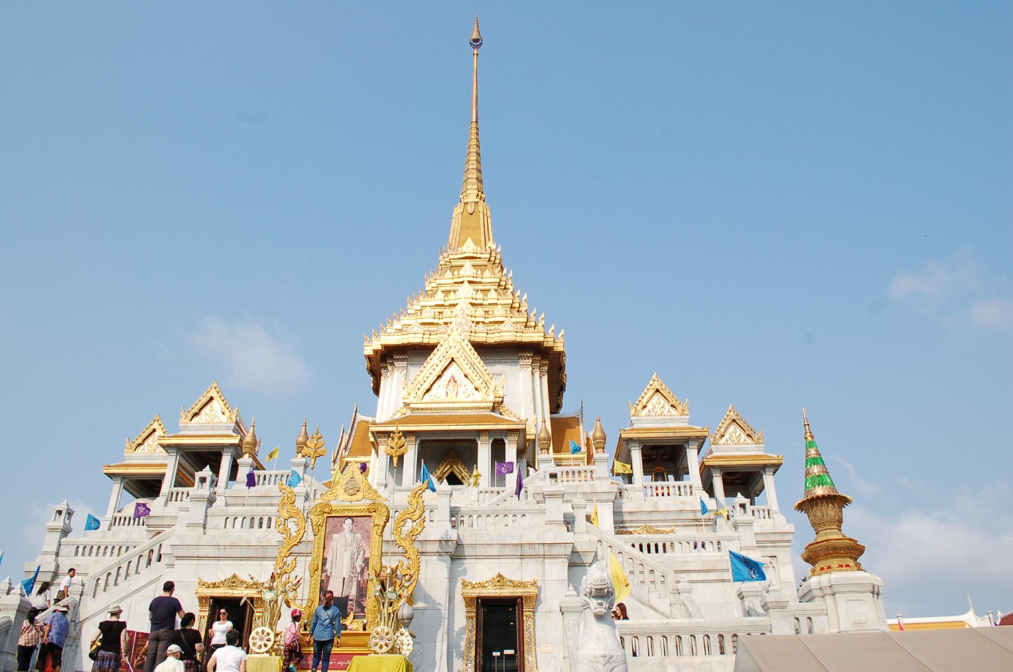 Ответ бангкок. Храм золотого Будды в Бангкоке. Храм золотого Будды (ват Траймит). Ват Сакет Бангкок. Бангкок ват Траймит (золотой Будда).