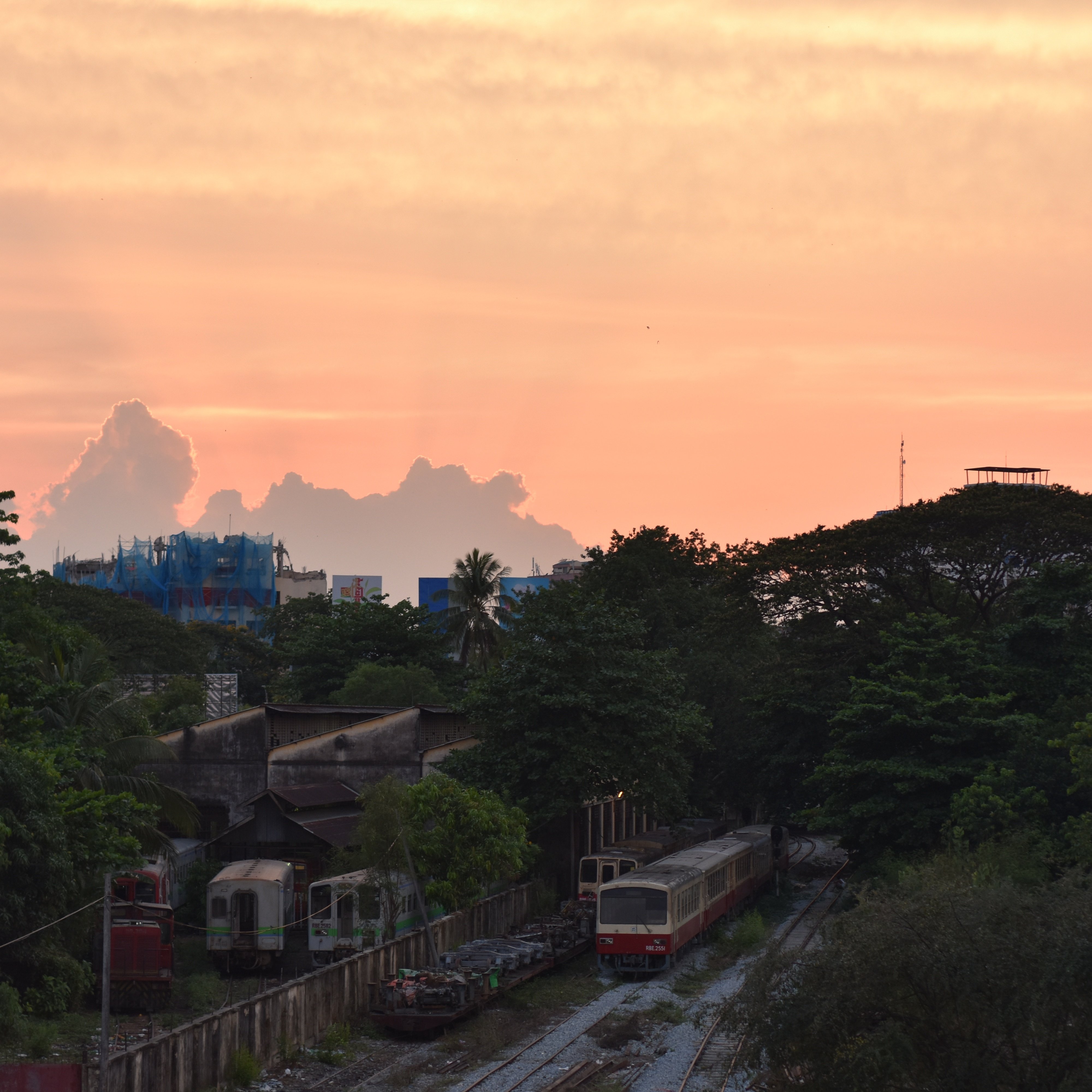 Янгонская Кольцевая Железная Дорога