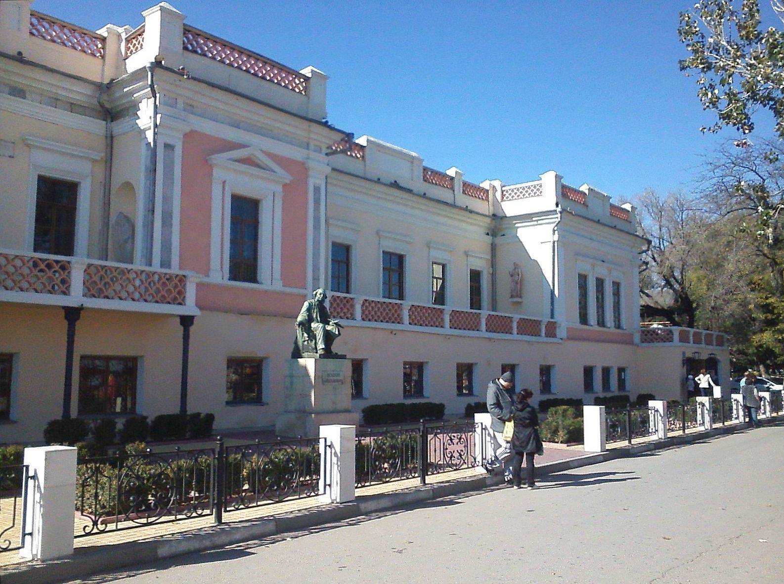 Гостиница Феодосия Айвазовского. Арт галерея Феодосия.