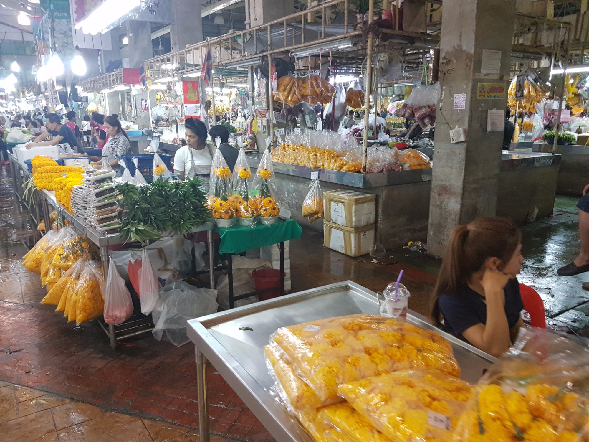 Тайланд рынки продуктовые. Цветочный рынок Бангкок. Таиланд рынки вещевые. Жемчужный рынок в Бангкоке. Ответ бангкок
