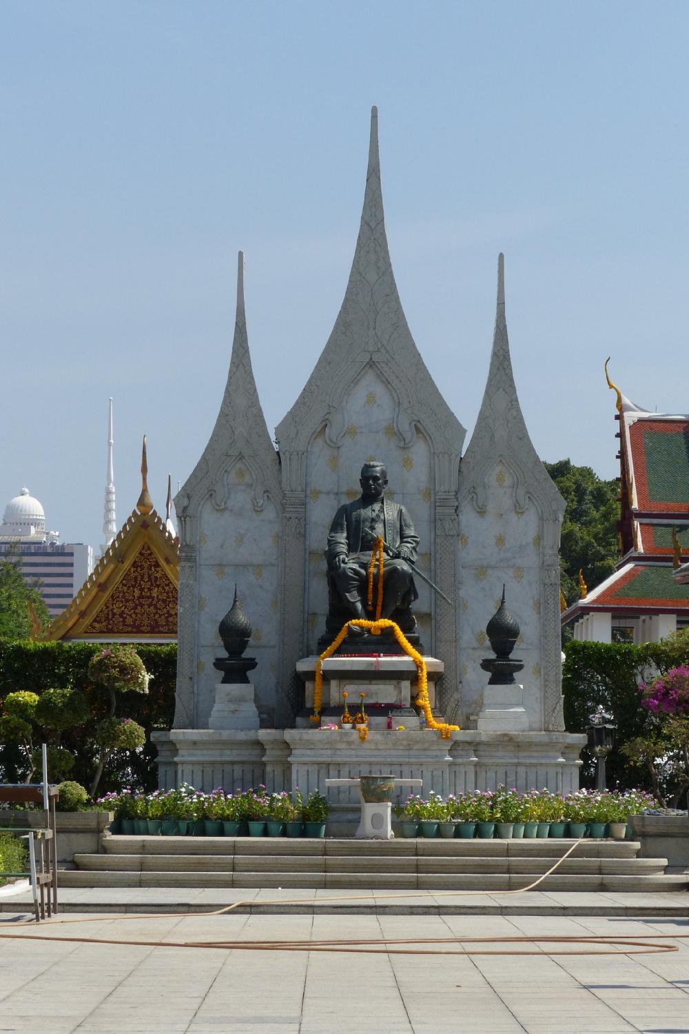 Ответ бангкок. Павильон просветленных (Бангкок). Бангкок памятник аэратору. New Siam III.
