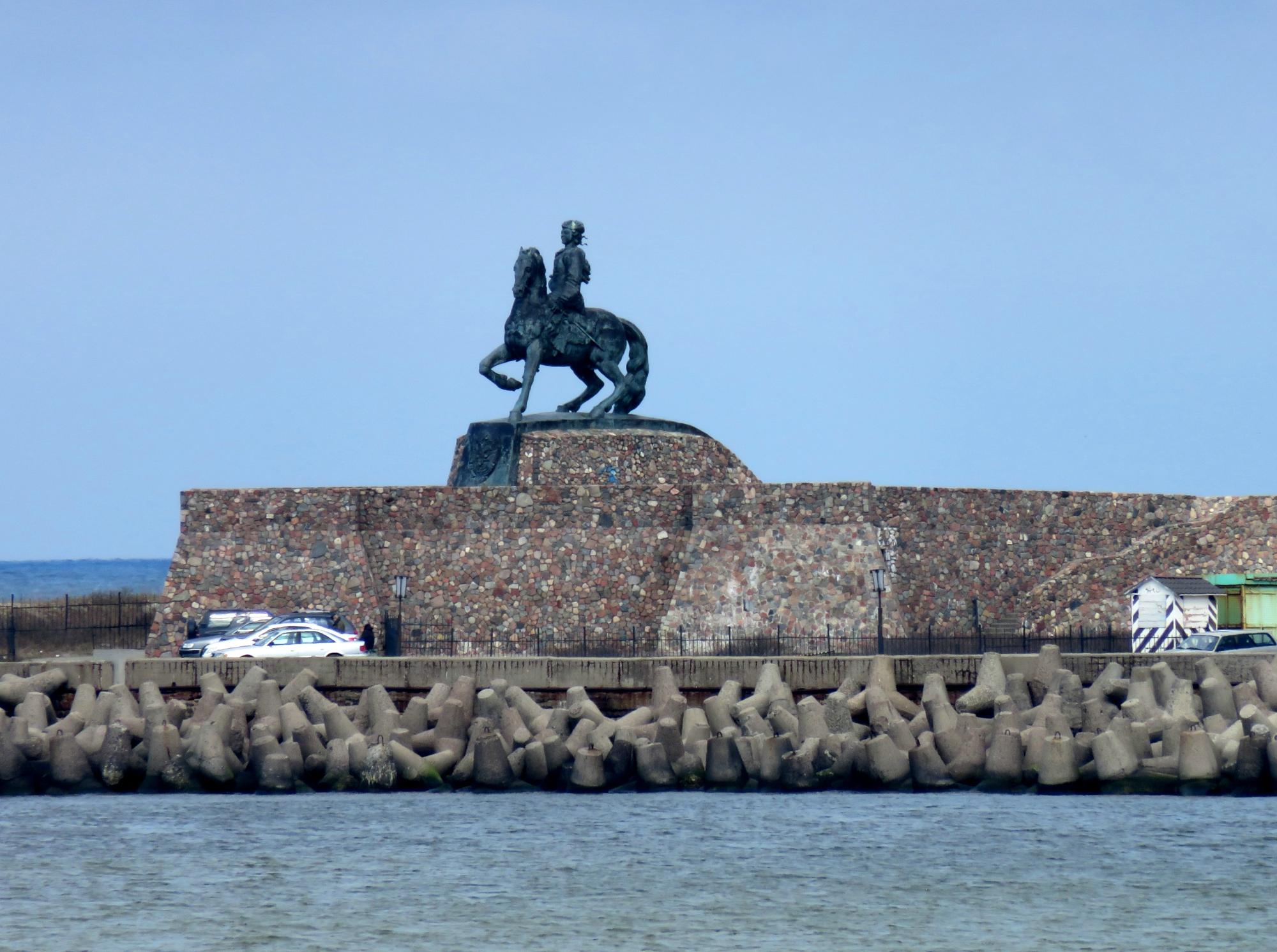 Памятник елизавете в балтийске фото