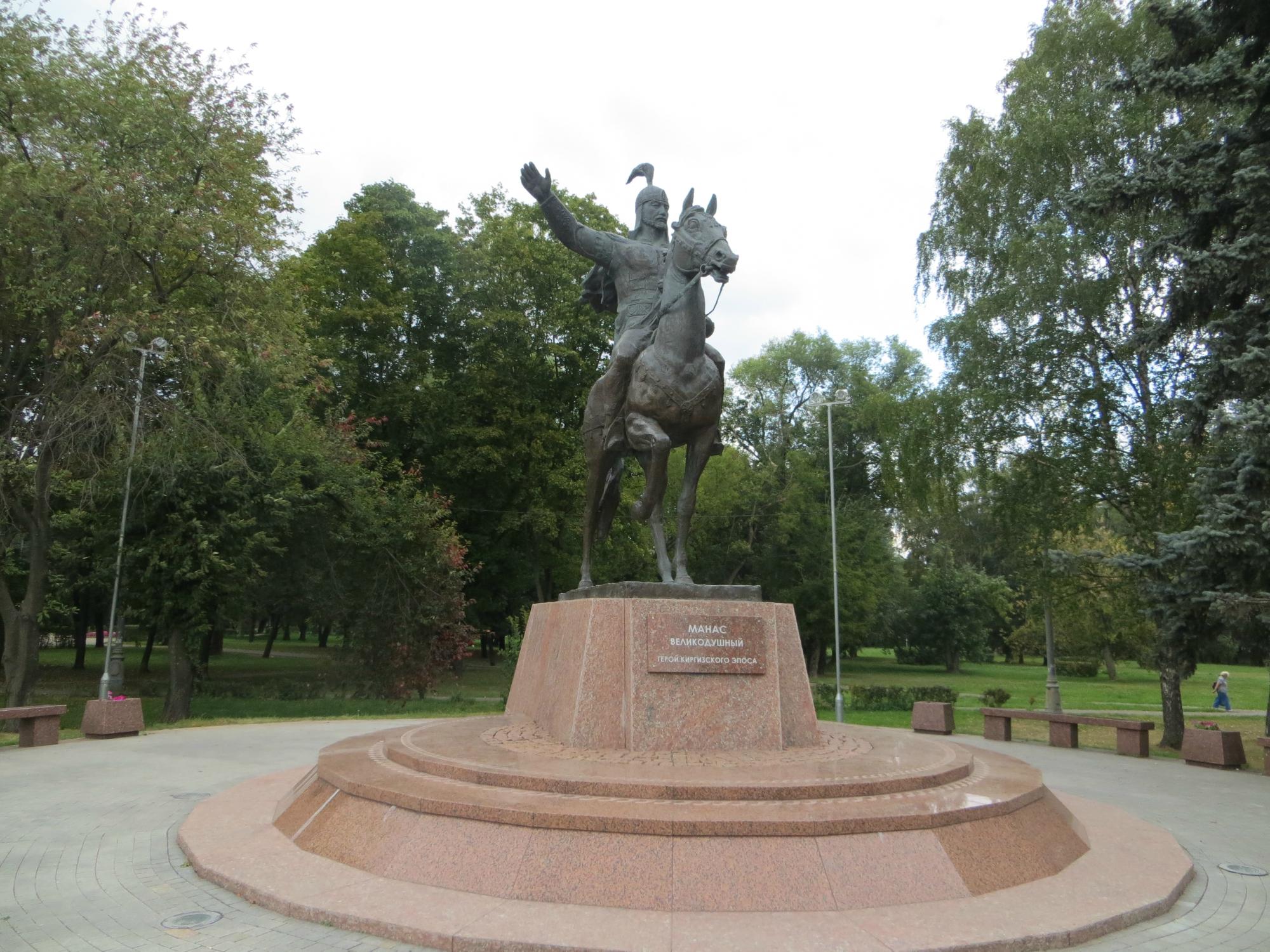Памятник былинному герою. Памятник манасу великодушному. манас памятник. памятник манаса в москве. памятник манасу великому без фона.