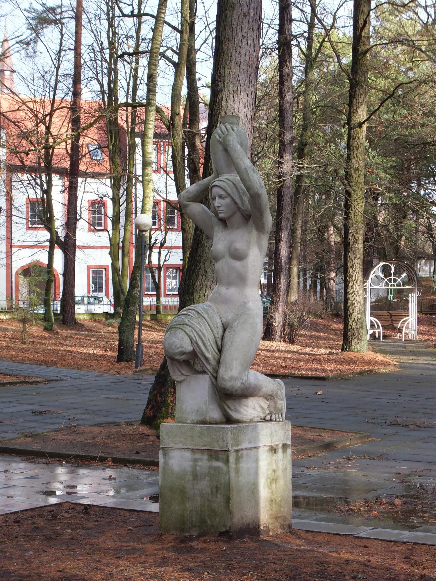 Скульптура Несущая воду